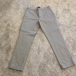 32 x 32 J.Crew The Sutton chino style pant in cream color.